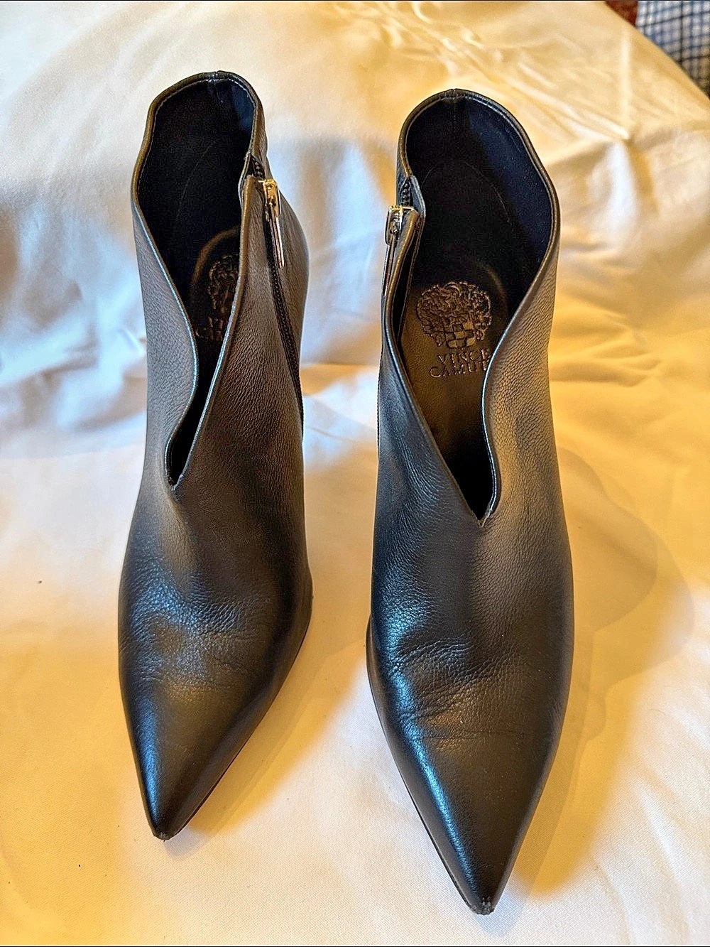 Vince Camuto VC-SESTRIND Pointed Toe Heeled Booties in Black US 10M